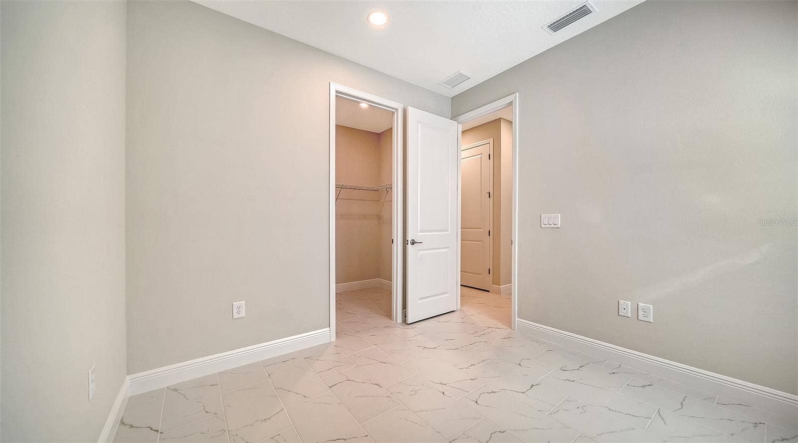 8472 ANTHIRIUM LOOP, Sarasota, FL 34240 8472 ANTHIRIUM LOOP, Sarasota, FL 34240