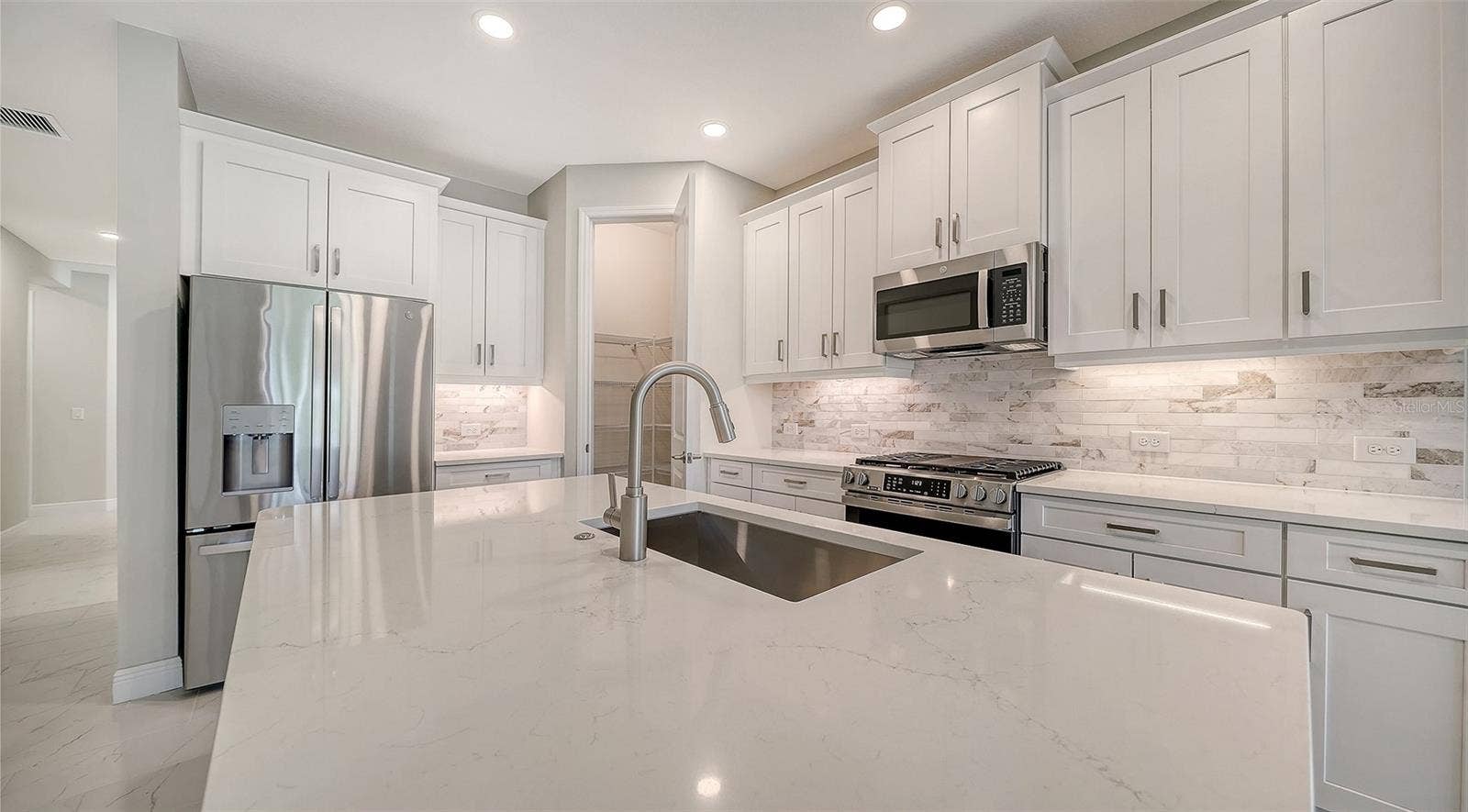 8472 ANTHIRIUM LOOP, Sarasota, FL 34240 8472 ANTHIRIUM LOOP, Sarasota, FL 34240