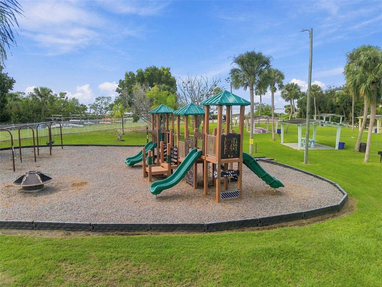 2315 AMHERST AVENUE, Bradenton, FL 34207 2315 AMHERST AVENUE, Bradenton, FL 34207