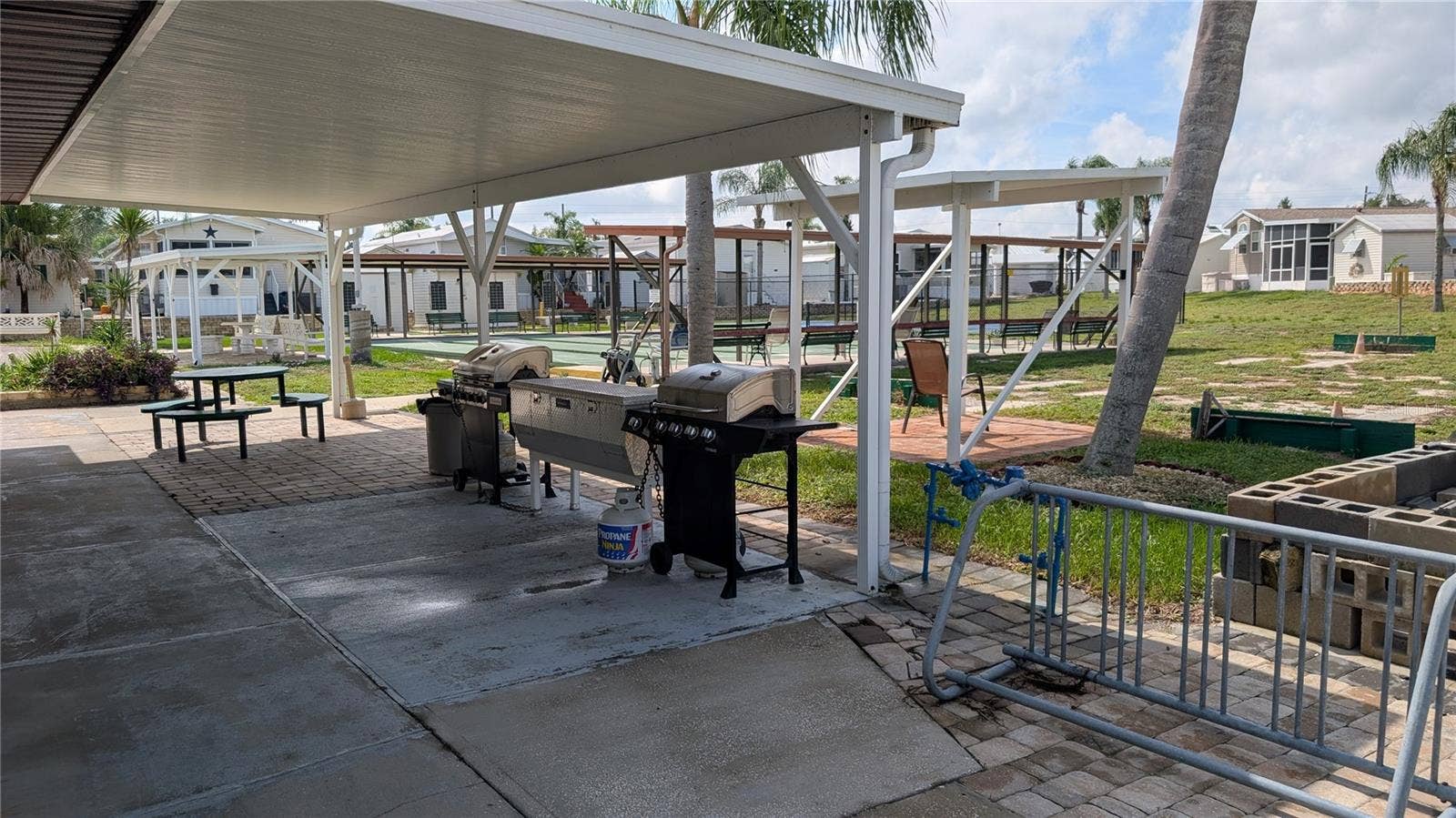 207 CITRUS RIDGE DRIVE, Davenport, FL 33837 COOKOUT LOOKING OVER SHUFFLEBOARD