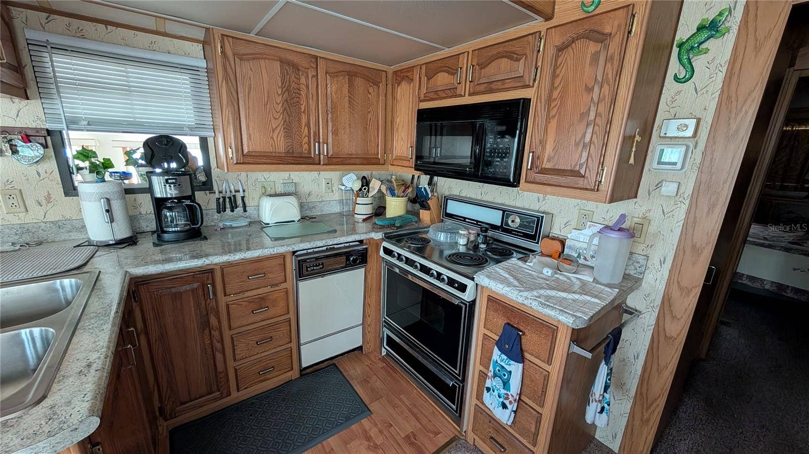 207 CITRUS RIDGE DRIVE, Davenport, FL 33837 DISHWASHER, MICROWAVE, ELECTRIC RANGE