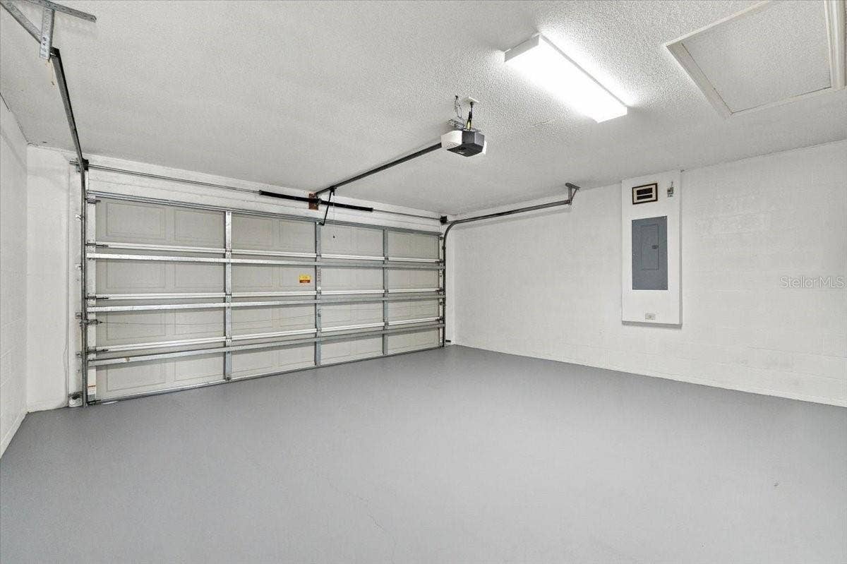 7123 SUMMIT DRIVE, Winter Haven, FL 33884 Garage