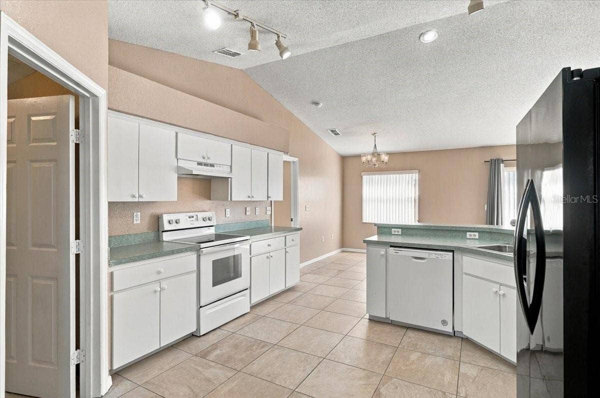 7123 SUMMIT DRIVE, Winter Haven, FL 33884 Kitchen
