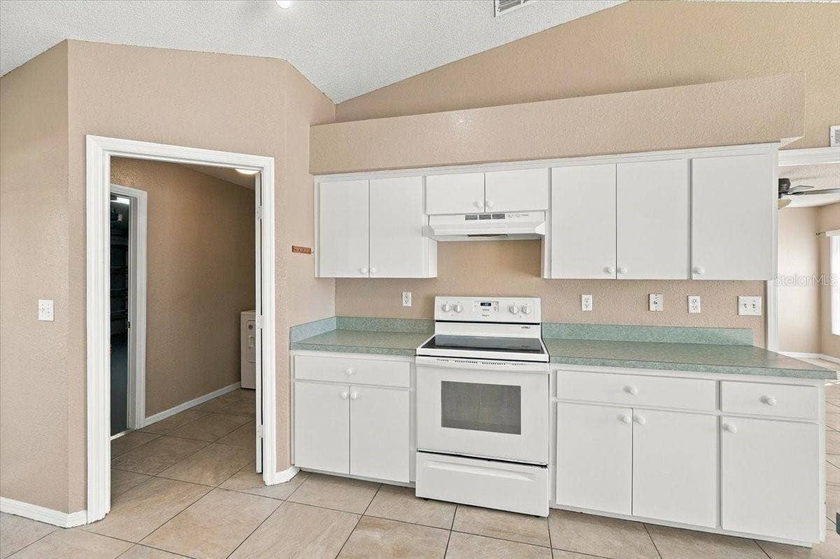 7123 SUMMIT DRIVE, Winter Haven, FL 33884 Kitchen