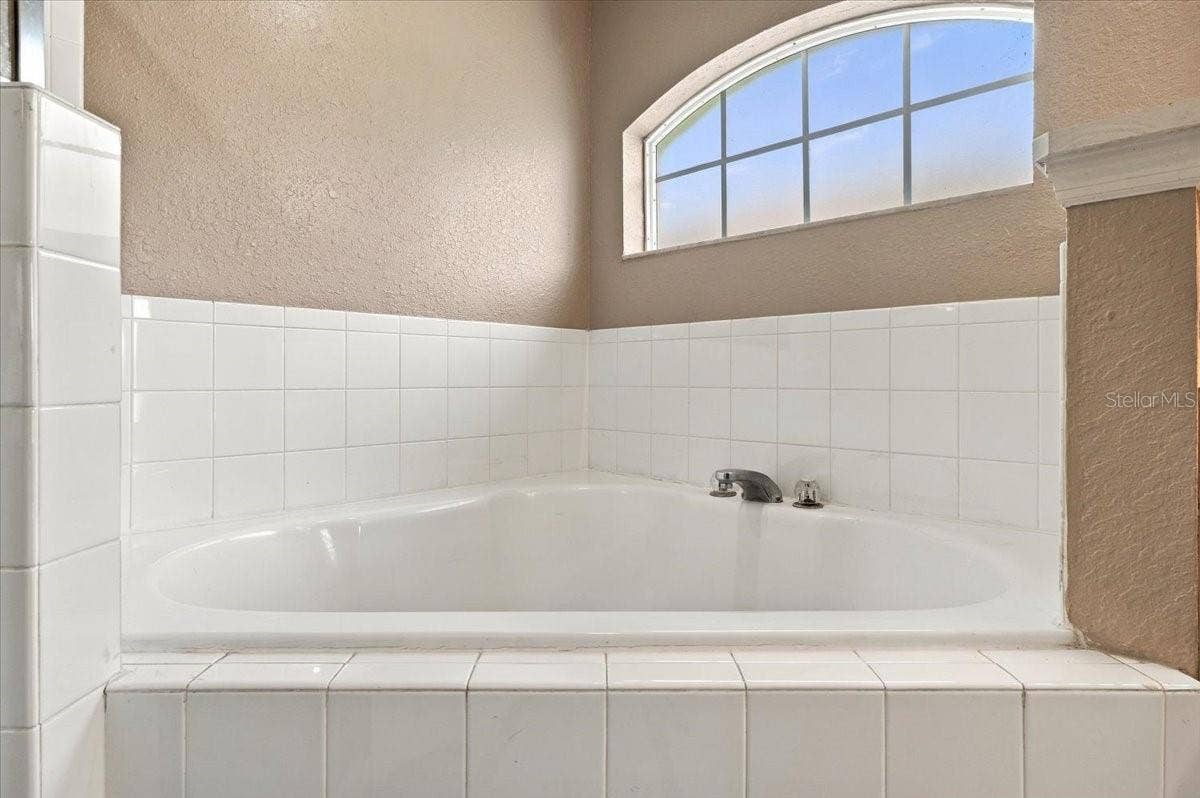 7123 SUMMIT DRIVE, Winter Haven, FL 33884 Primary Bathroom