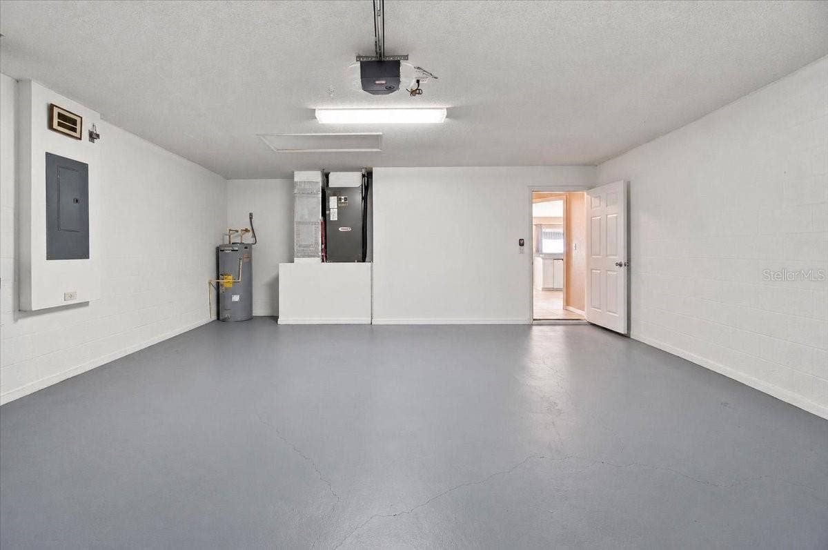 7123 SUMMIT DRIVE, Winter Haven, FL 33884 Garage