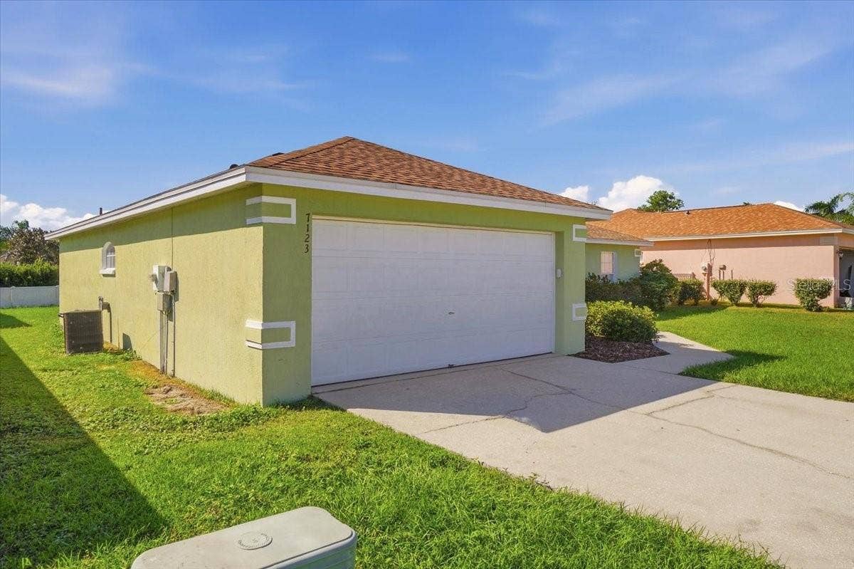7123 SUMMIT DRIVE, Winter Haven, FL 33884 Garage