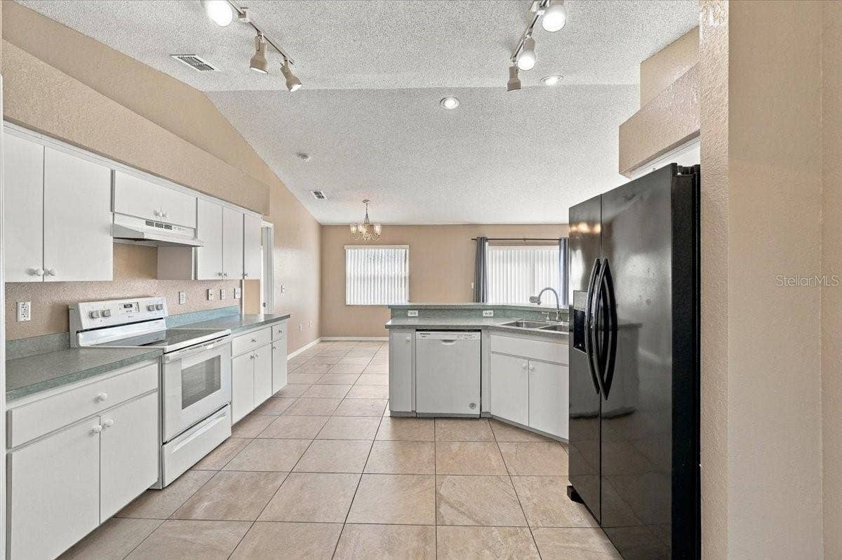 7123 SUMMIT DRIVE, Winter Haven, FL 33884 Kitchen