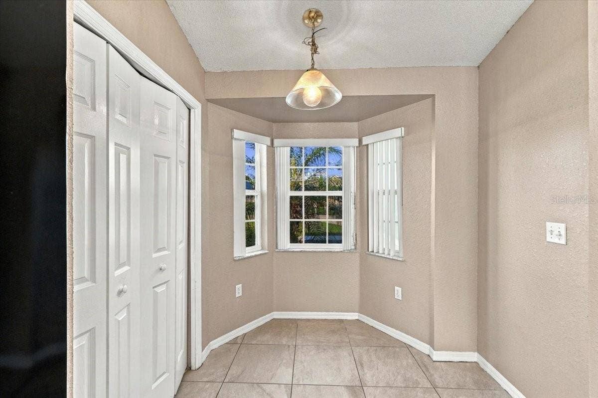 7123 SUMMIT DRIVE, Winter Haven, FL 33884 Breakfast Nook
