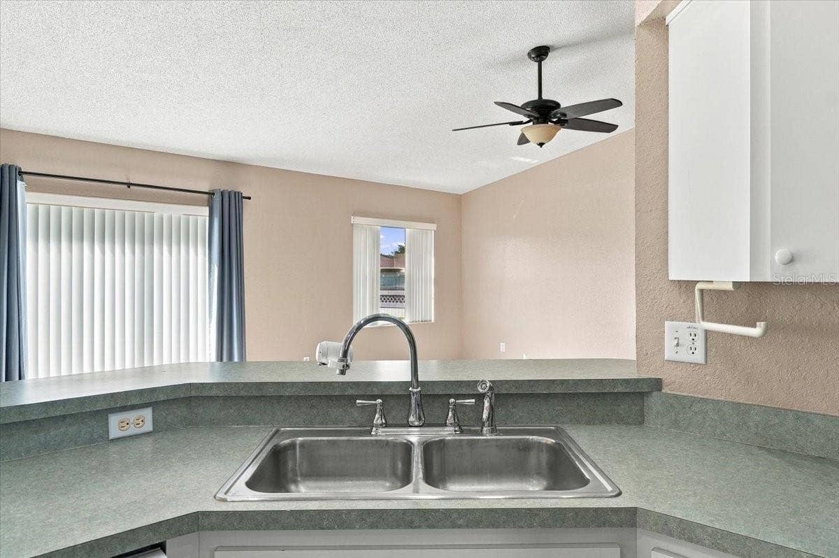 7123 SUMMIT DRIVE, Winter Haven, FL 33884 Kitchen View