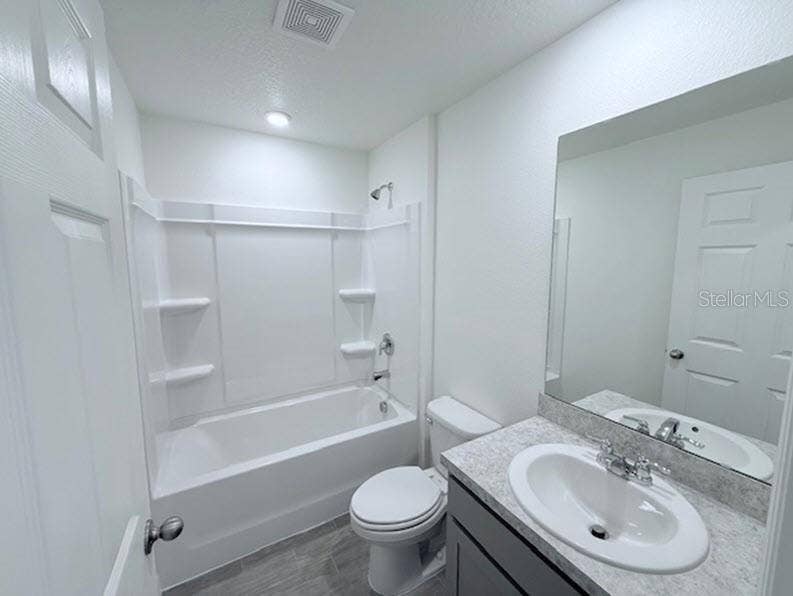 25 ROUND THORN DRIVE, Palm Coast, FL 32164 25 ROUND THORN DRIVE, Palm Coast, FL 32164