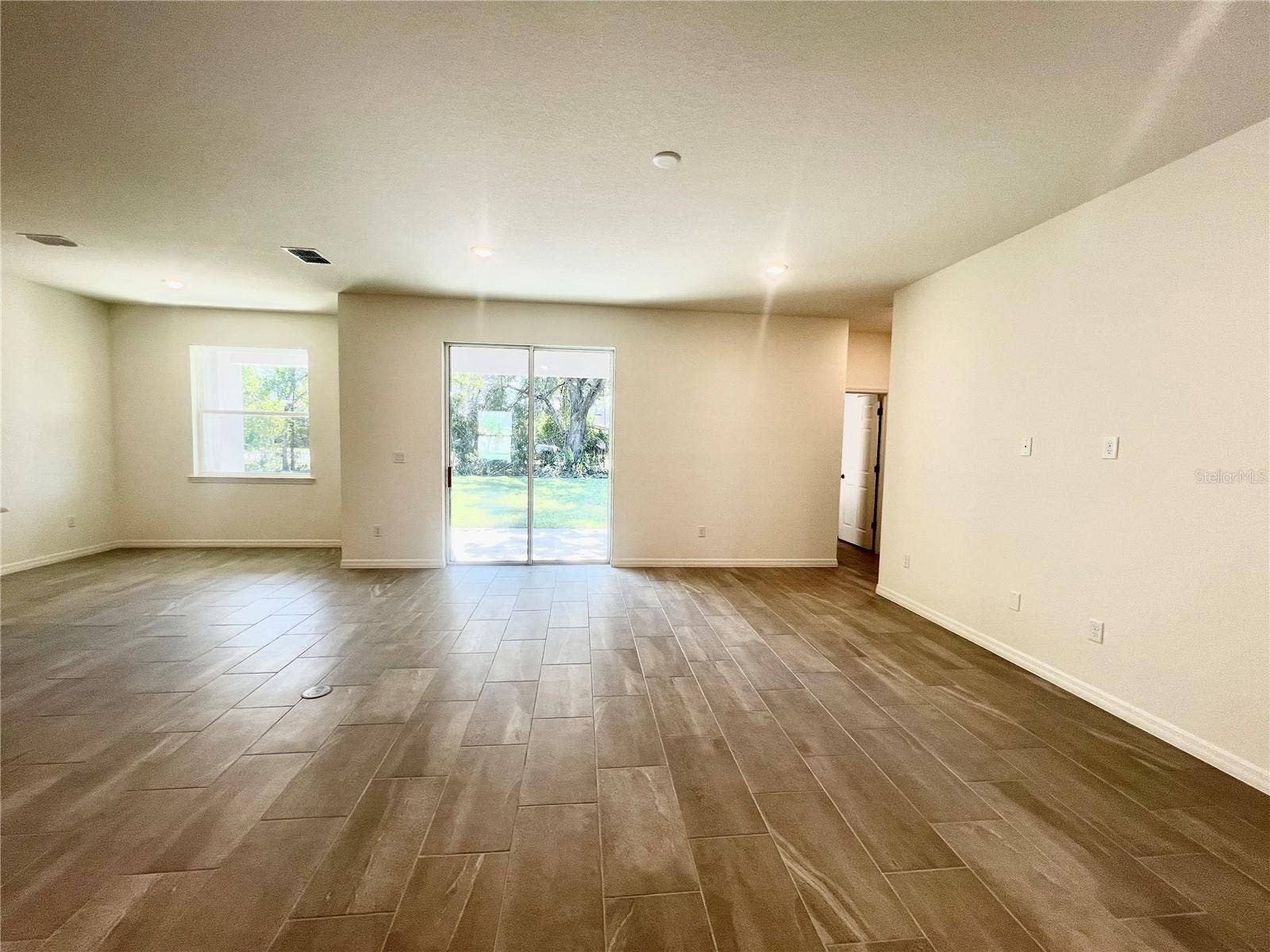 4 LYNBROOK DRIVE, Palm Coast, FL 32137 4 LYNBROOK DRIVE, Palm Coast, FL 32137