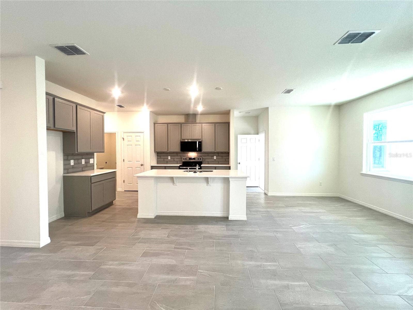 4 LYNBROOK DRIVE, Palm Coast, FL 32137 4 LYNBROOK DRIVE, Palm Coast, FL 32137