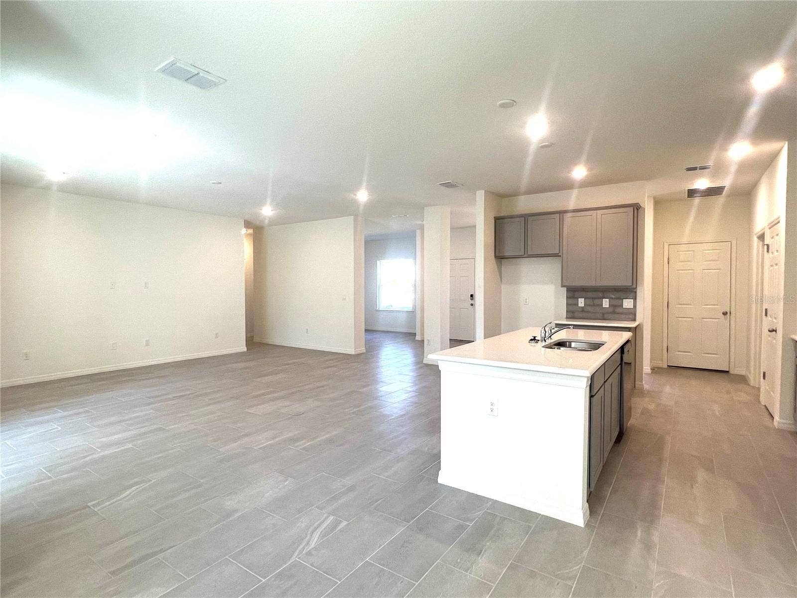 4 LYNBROOK DRIVE, Palm Coast, FL 32137 4 LYNBROOK DRIVE, Palm Coast, FL 32137