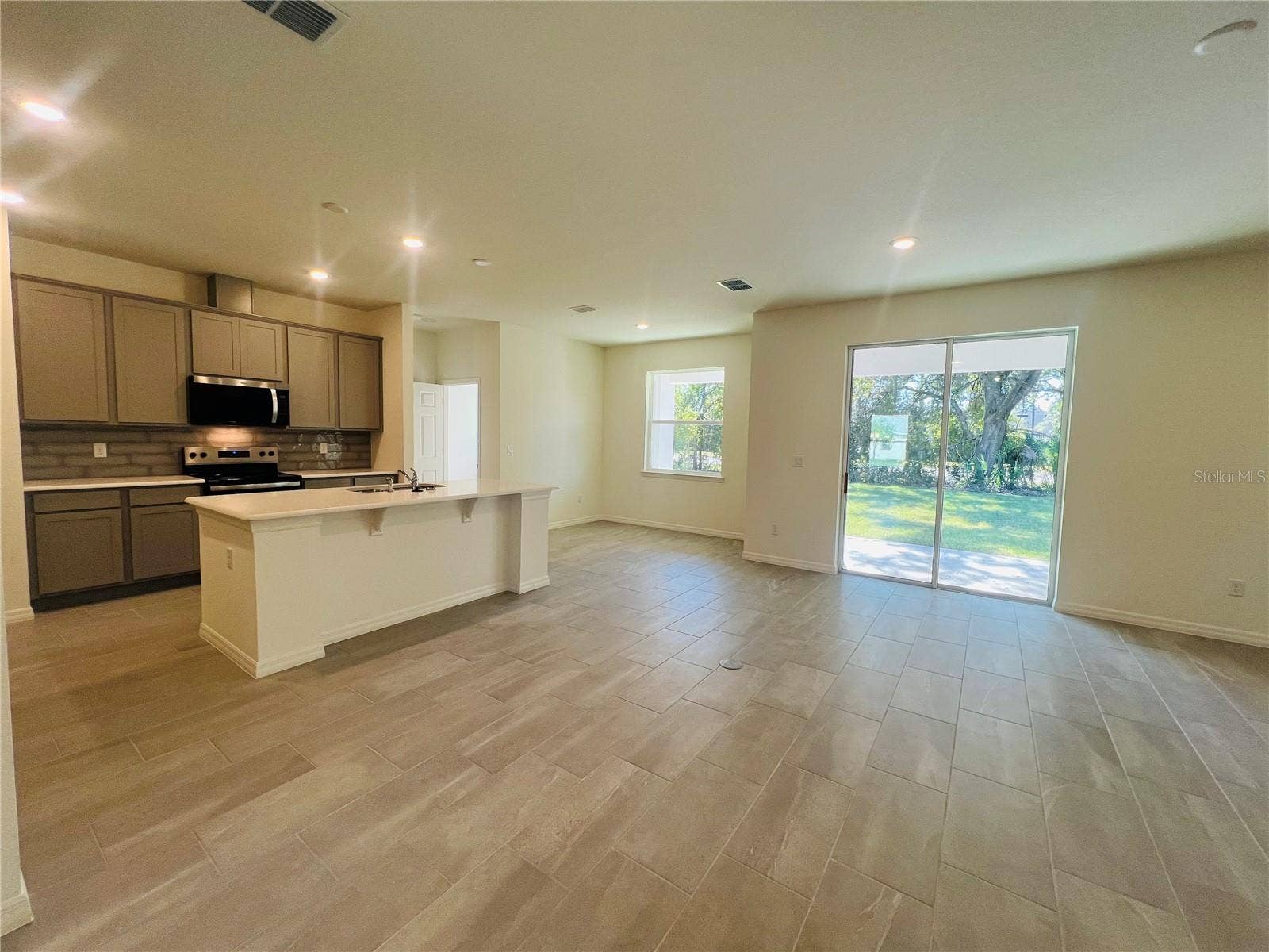 4 LYNBROOK DRIVE, Palm Coast, FL 32137 4 LYNBROOK DRIVE, Palm Coast, FL 32137