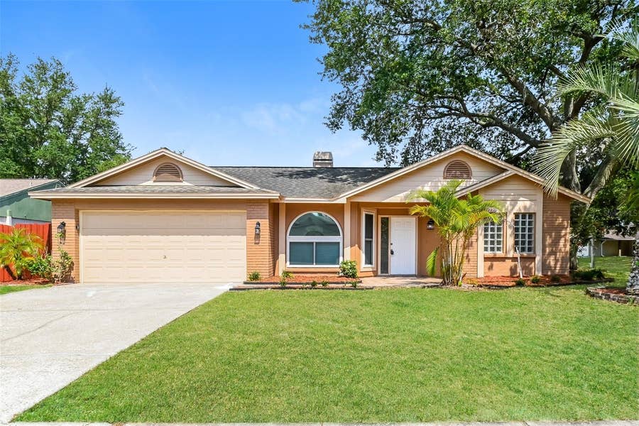 Property photo for 1601 LOGHILL PLACE, Brandon, FL