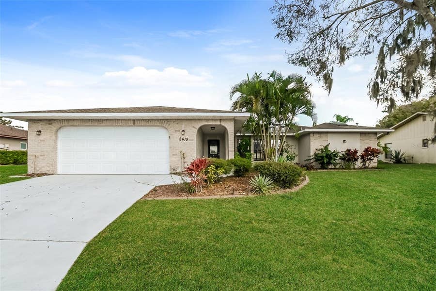Property photo for 8419 BRANDEIS CIRCLE E, Sarasota, FL