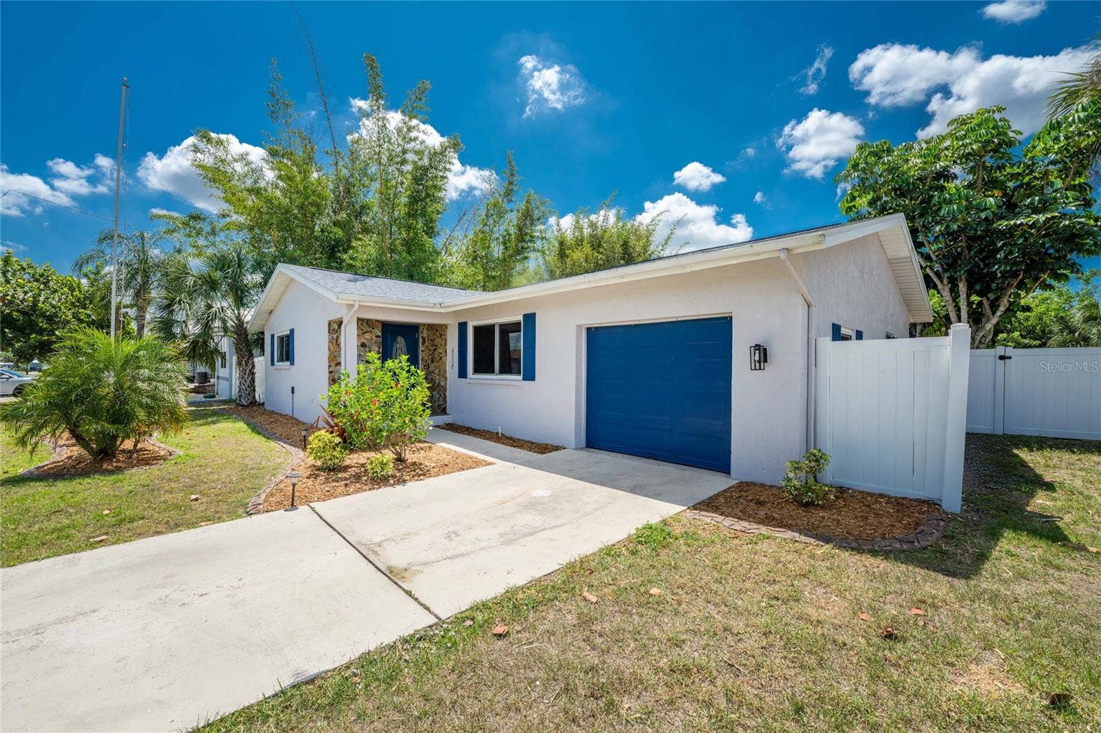 557 MAGNOLIA AVENUE NW, Port Charlotte, FL 33952