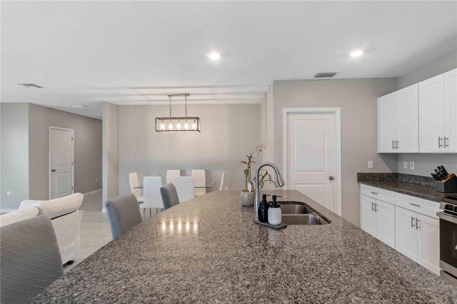 9440 LEMON DROP LOOP, Sun City Center, FL 33573