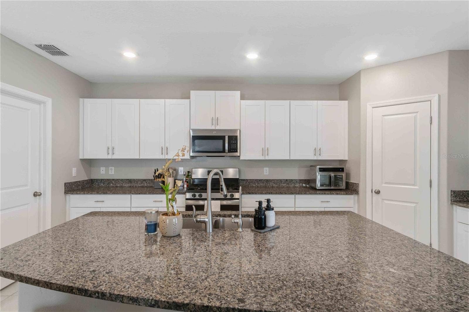 9440 LEMON DROP LOOP, Sun City Center, FL 33573