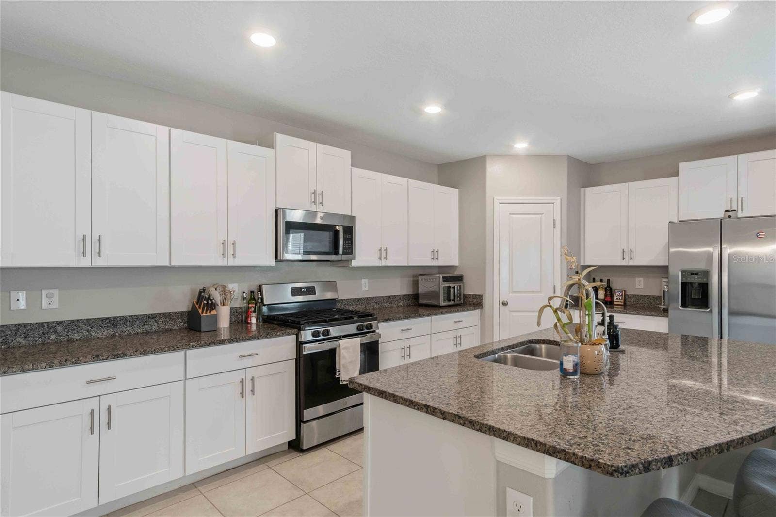9440 LEMON DROP LOOP, Sun City Center, FL 33573