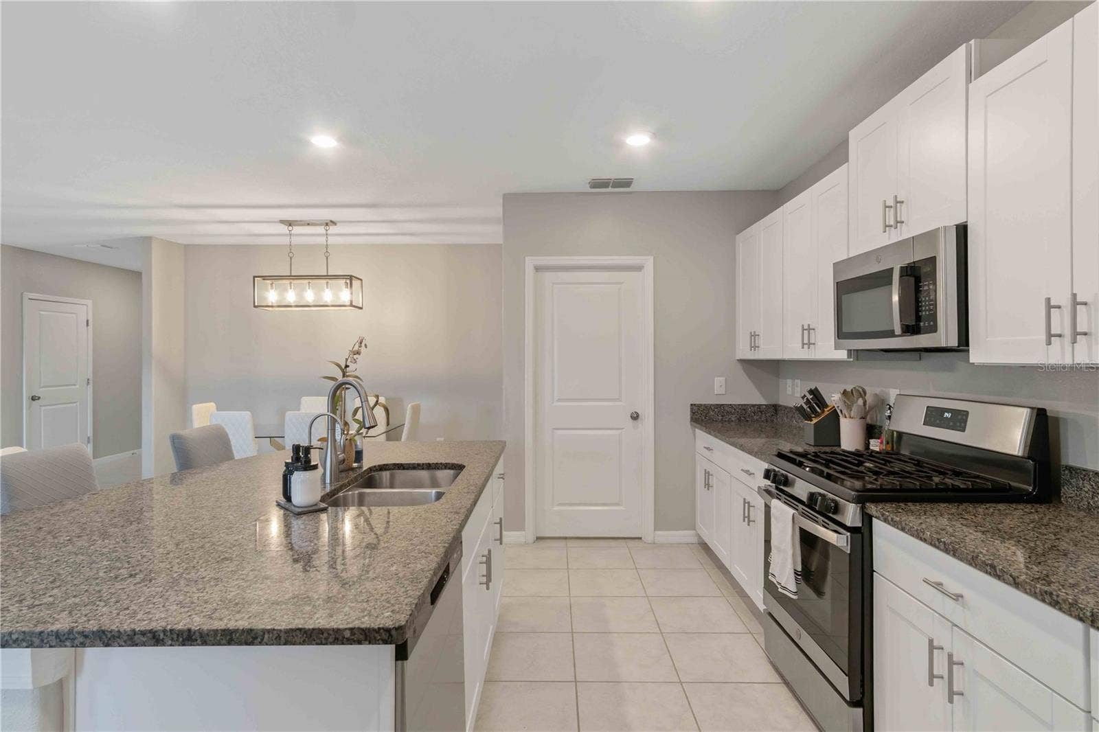 9440 LEMON DROP LOOP, Sun City Center, FL 33573