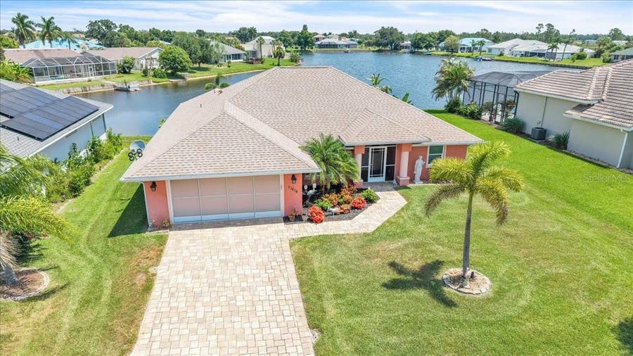 Property photo for 11614 SW COURTLY MANOR DRIVE, Lake Suzy, FL
