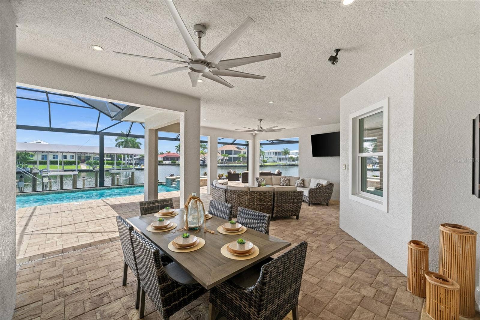 105 SW 52ND STREET, Cape Coral, FL 33914 Large lanai dining space