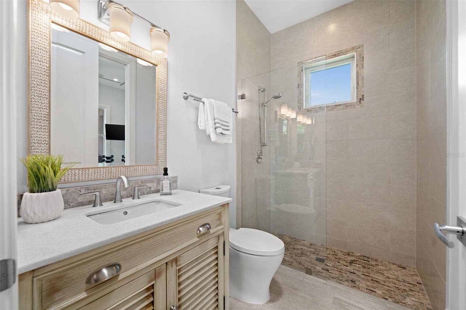 105 SW 52ND STREET, Cape Coral, FL 33914 Guest bath (3rd full bath)