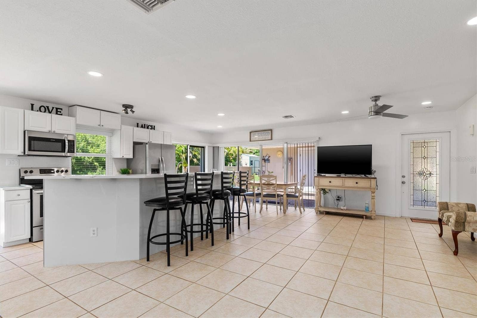 18579 ROBINSON AVENUE, Port Charlotte, FL 33948 18579 ROBINSON AVENUE, Port Charlotte, FL 33948