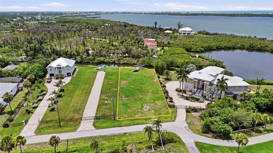 Property photo for 1947 WISCONSIN AVENUE, Englewood, FL