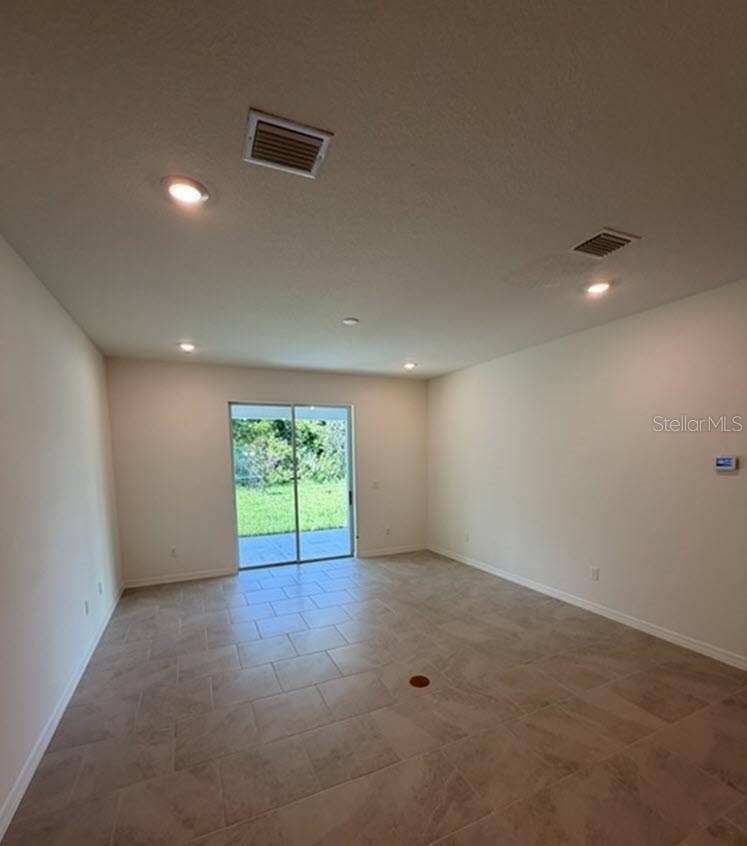 37 ZEPHYR LILY TRAIL, Palm Coast, FL 32164 37 ZEPHYR LILY TRAIL, Palm Coast, FL 32164