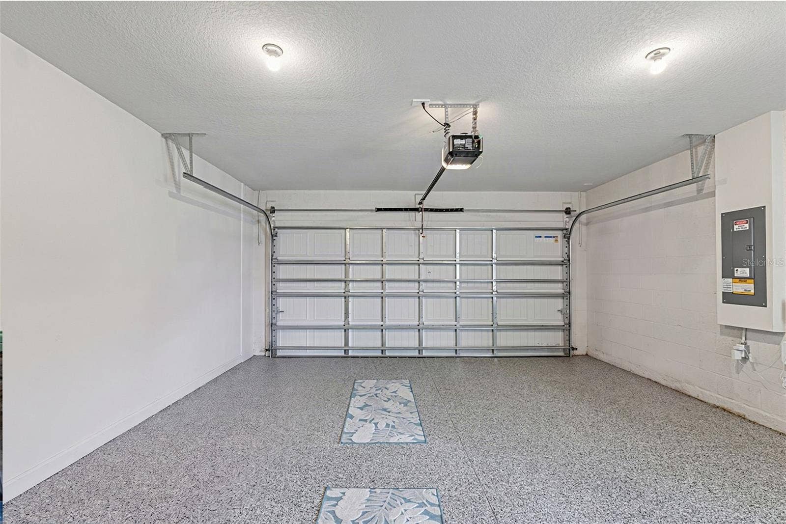 garage w/ epoxy flooring