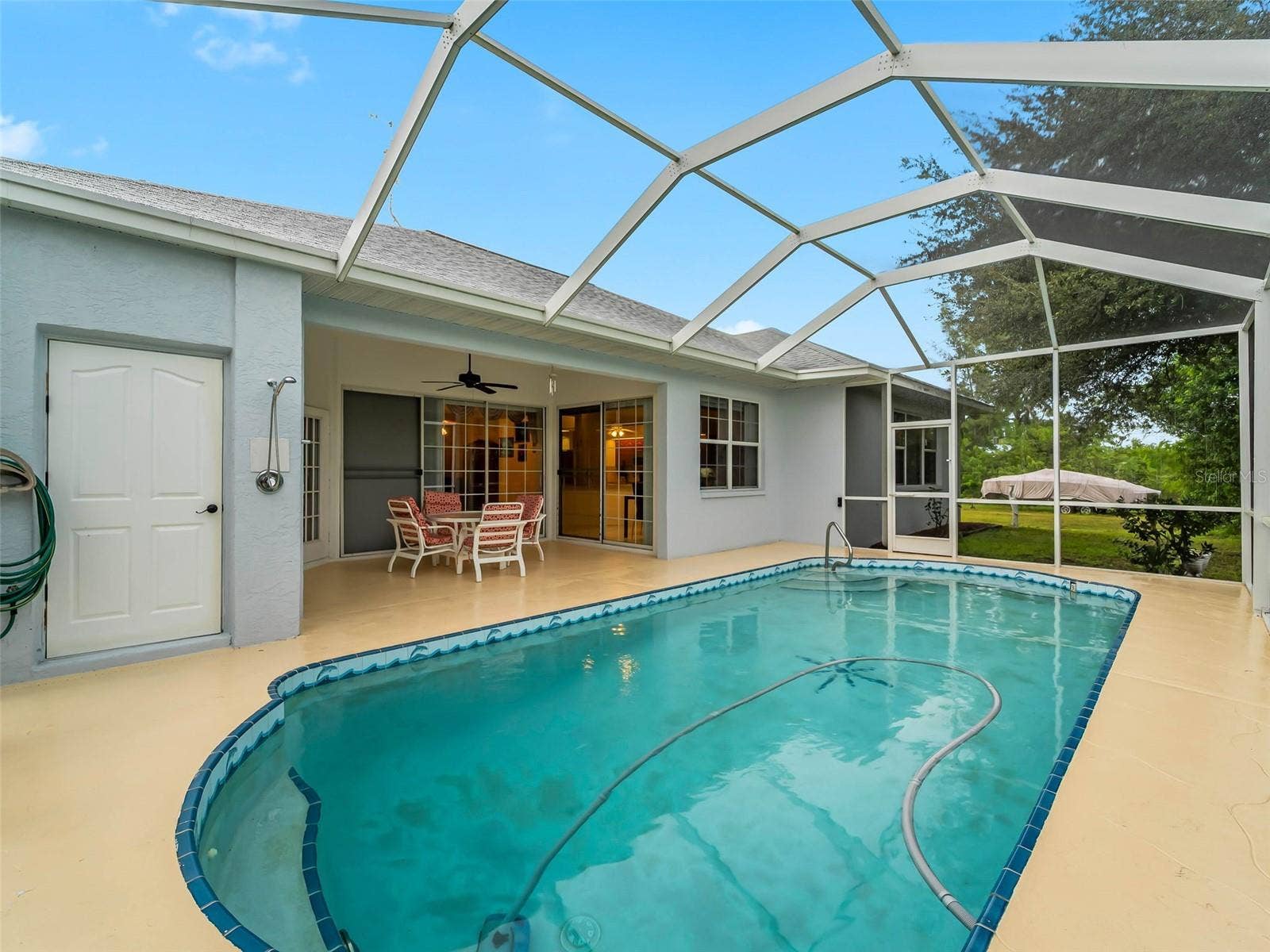 Pool_9336StPaulDr_PortCharlotte_CoveredLanai_Corner.jpg