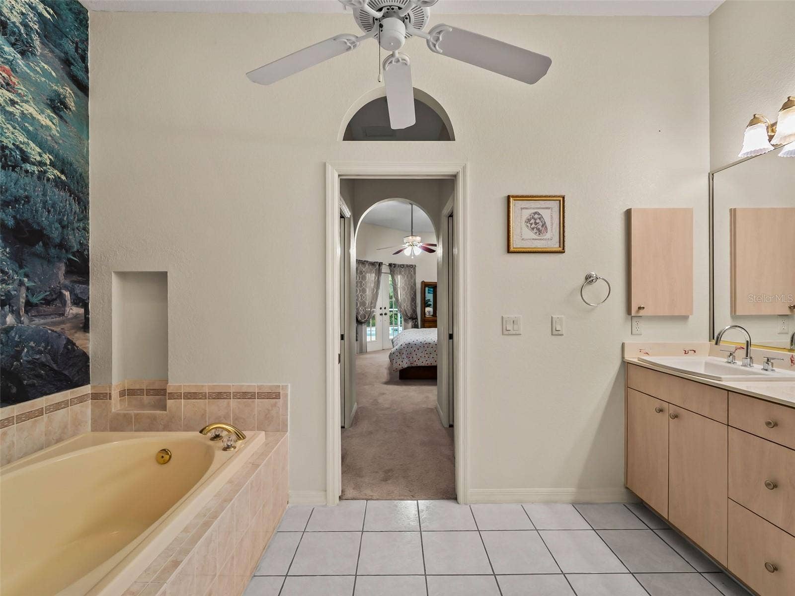 PrimaryBath_9336StPaulDr_PortCharlotte_ArchedDoorway_Wide.jpg