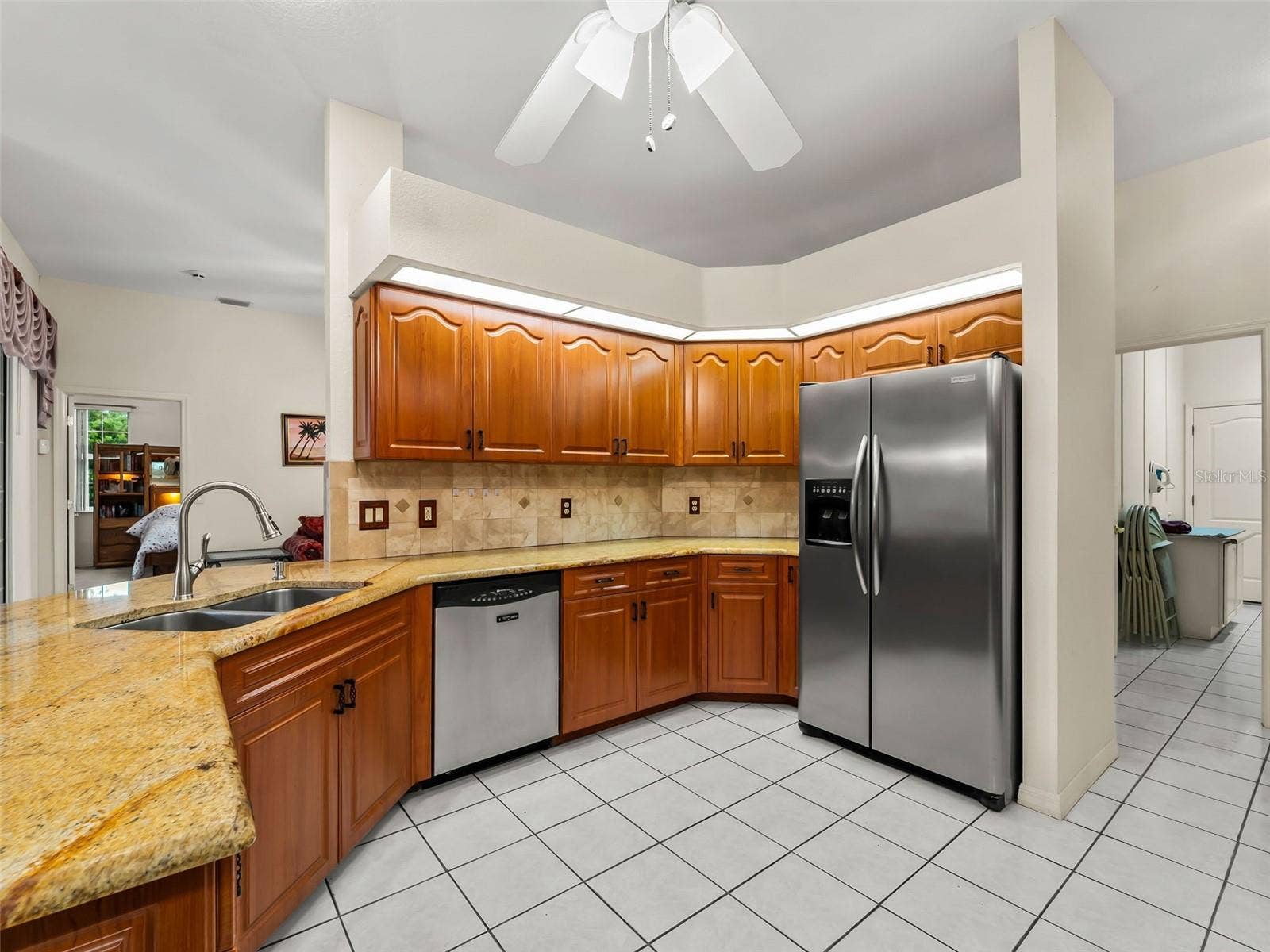 Kitchen_9336StPaulDr_PortCharlotte_StainlessAppliances_Detail.jpg