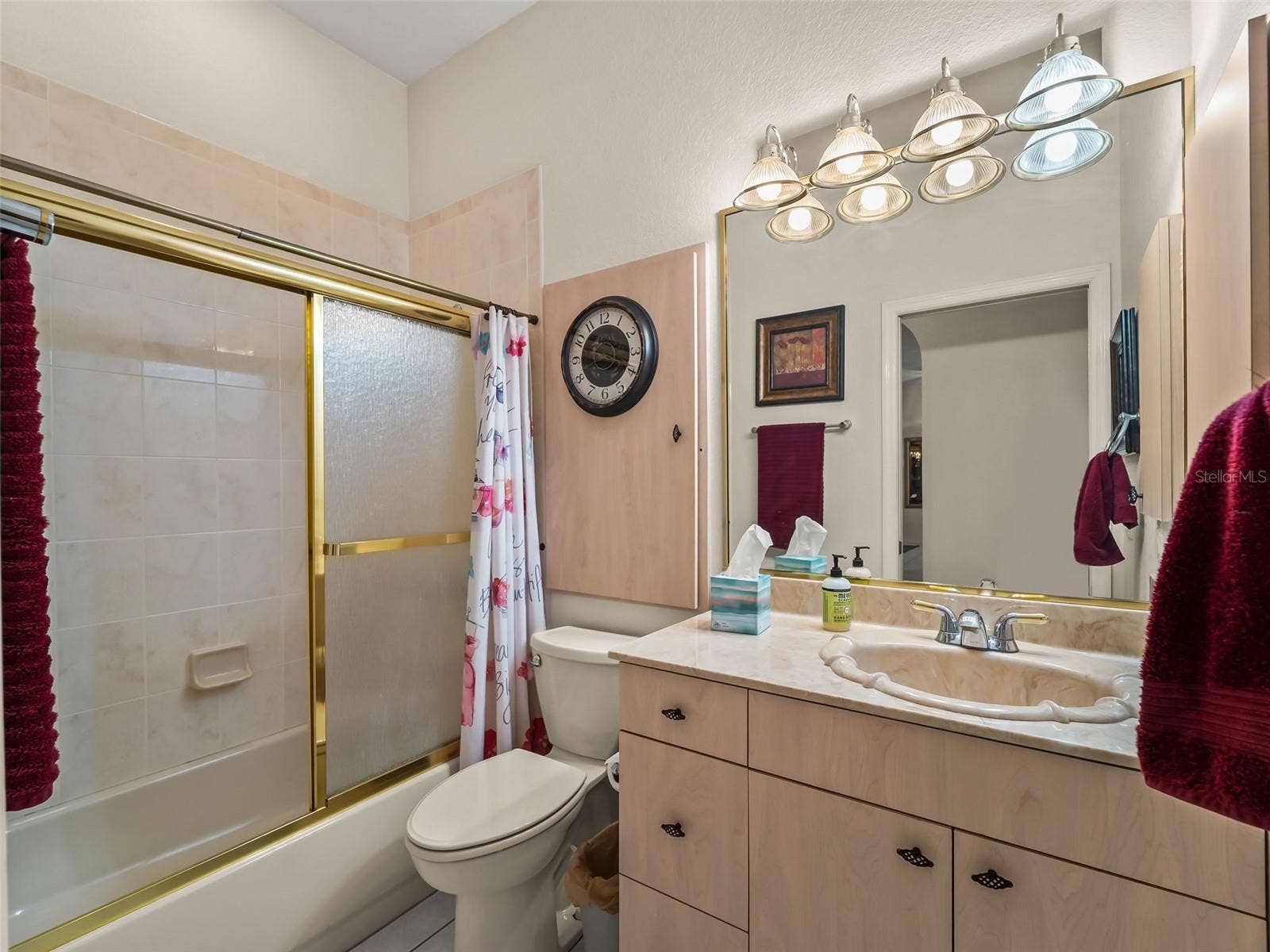 GuestBath_9336StPaulDr_PortCharlotte_TubShower_Wide.jpg
