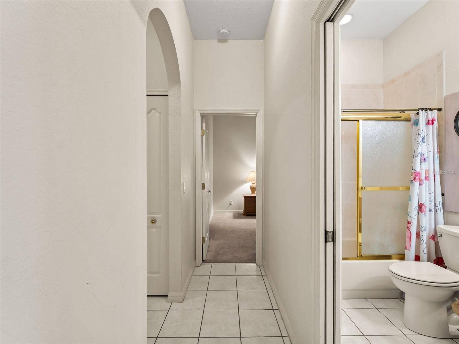 Hallway_9336StPaulDr_PortCharlotte_SplitPlan_Entry.jpg
