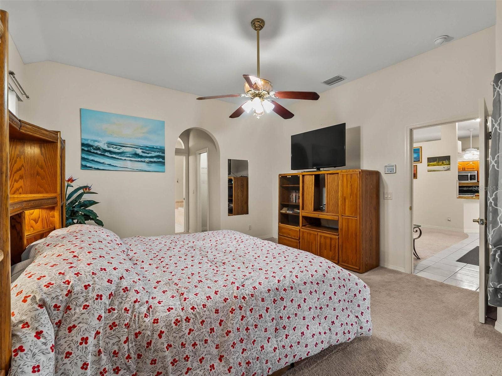 PrimarySuite_9336StPaulDr_PortCharlotte_ArchedEntry_Corner.jpg
