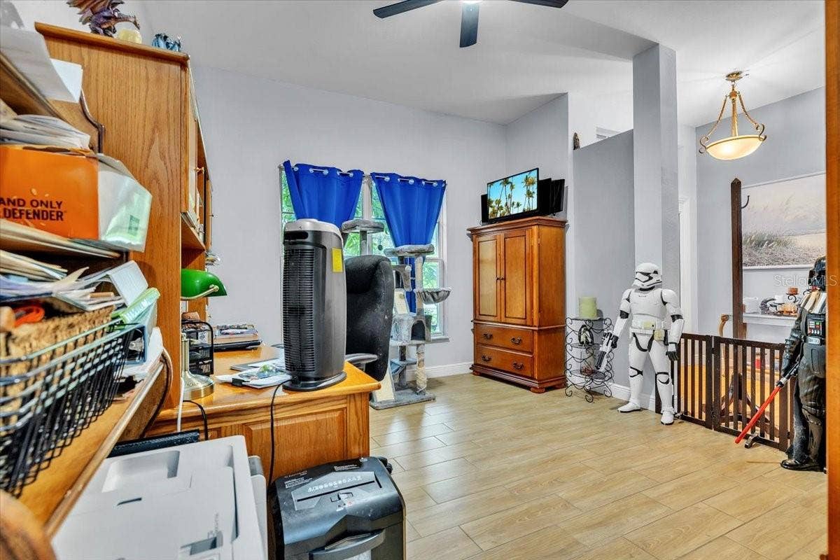 OFFICE/DEN