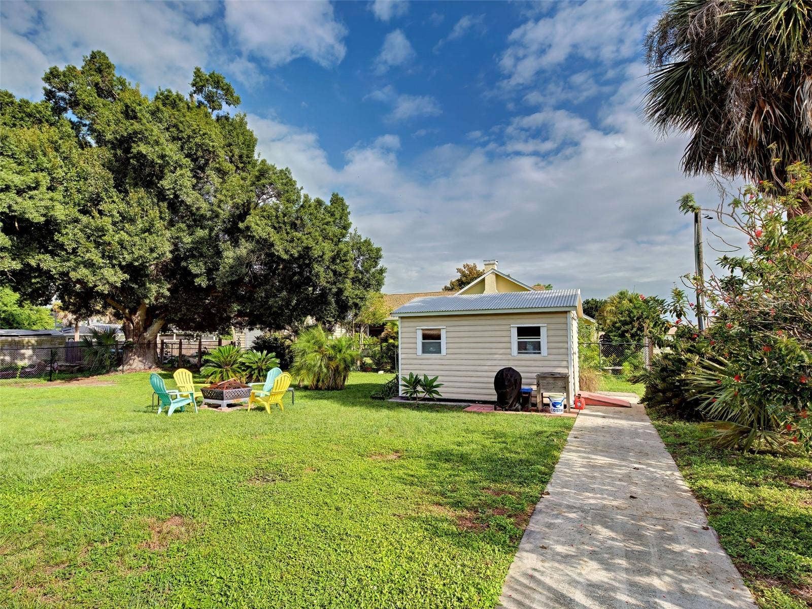 Backyard entry from gate