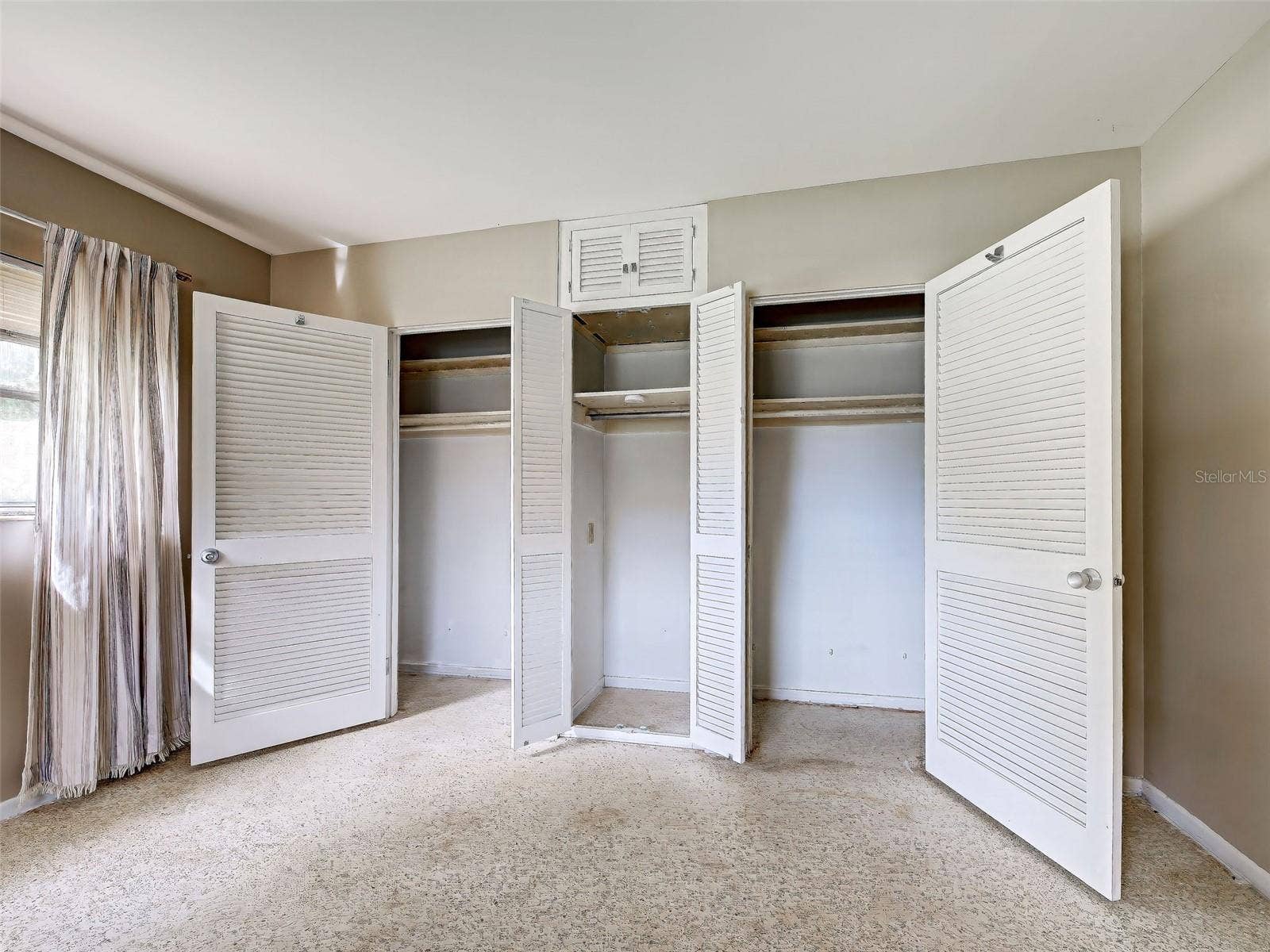 Primary Closetws