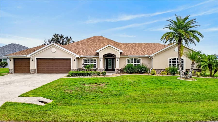 Property photo for 13443 SW PEMBROKE CIRCLE N, Lake Suzy, FL