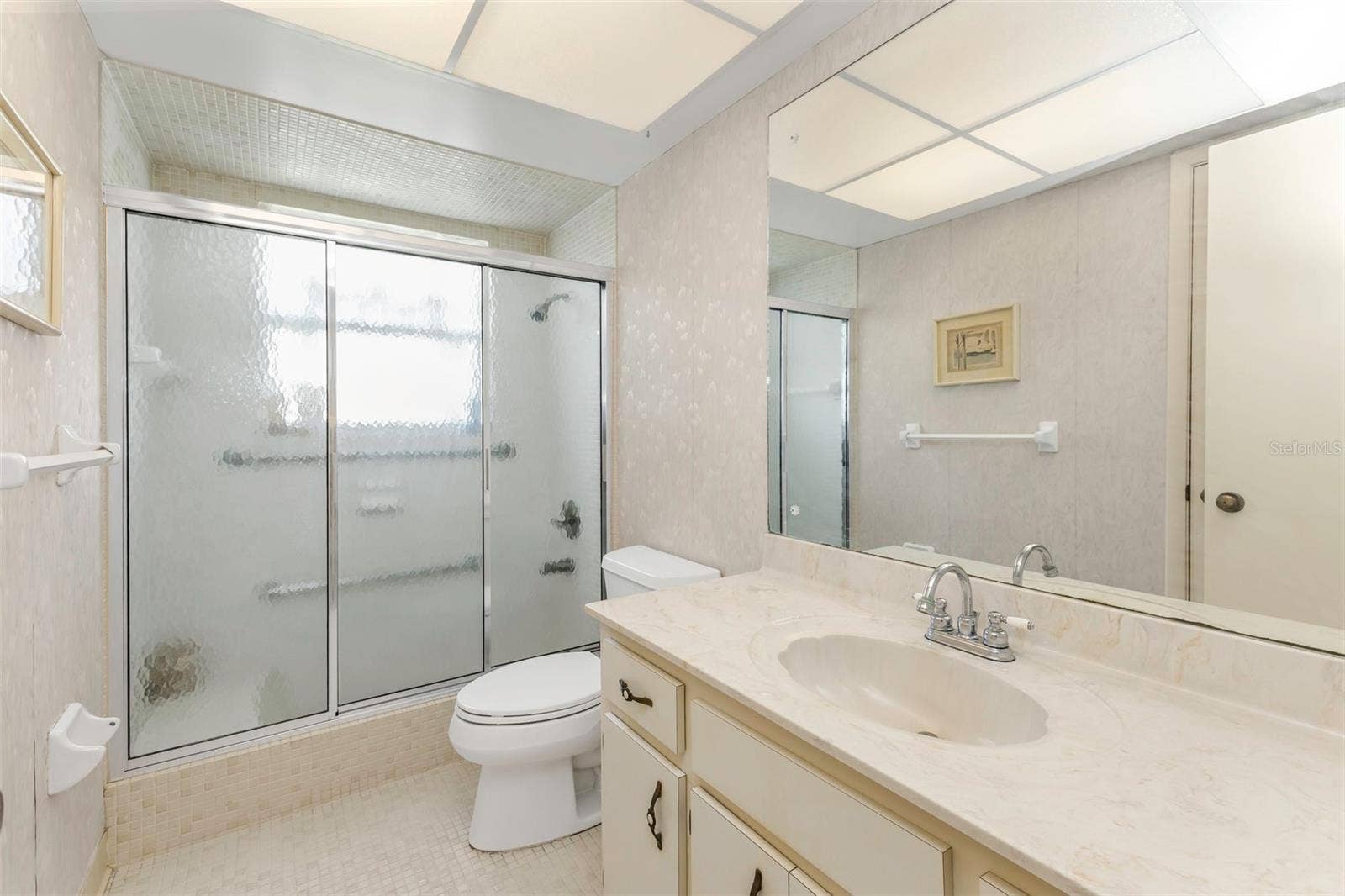 160 ANNAPOLIS LANE, Rotonda West, FL 33947 Shared hallway bathroom 2.