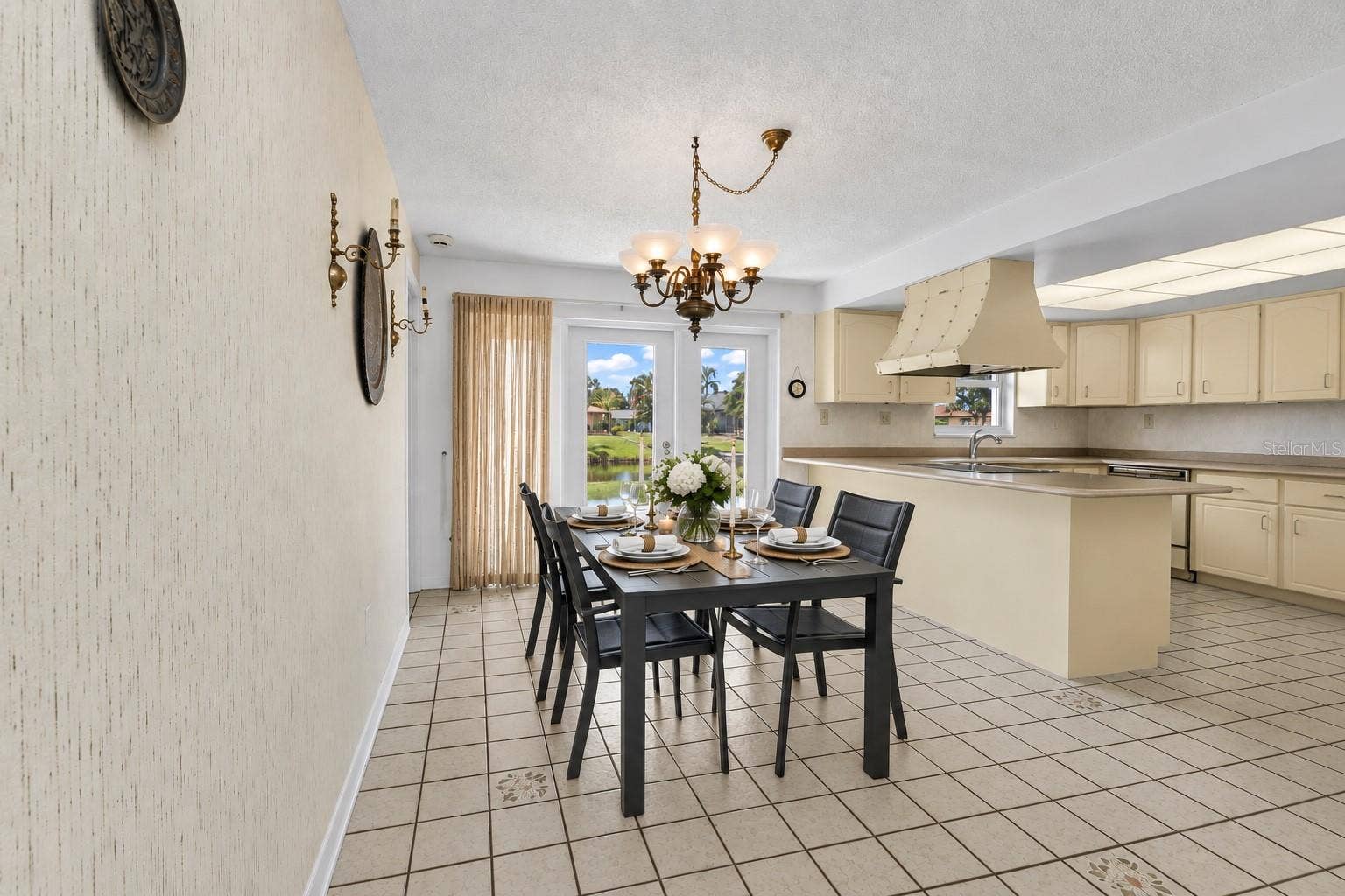 160 ANNAPOLIS LANE, Rotonda West, FL 33947 Staged dining
