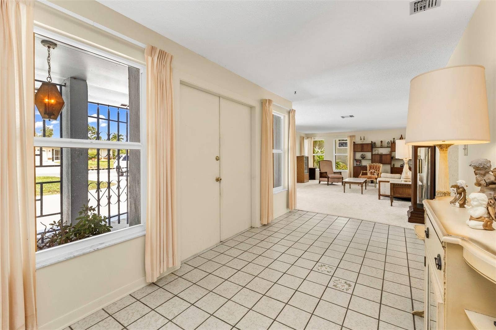 160 ANNAPOLIS LANE, Rotonda West, FL 33947 Expansive open foyer allowing for a welcoming invitation into the home