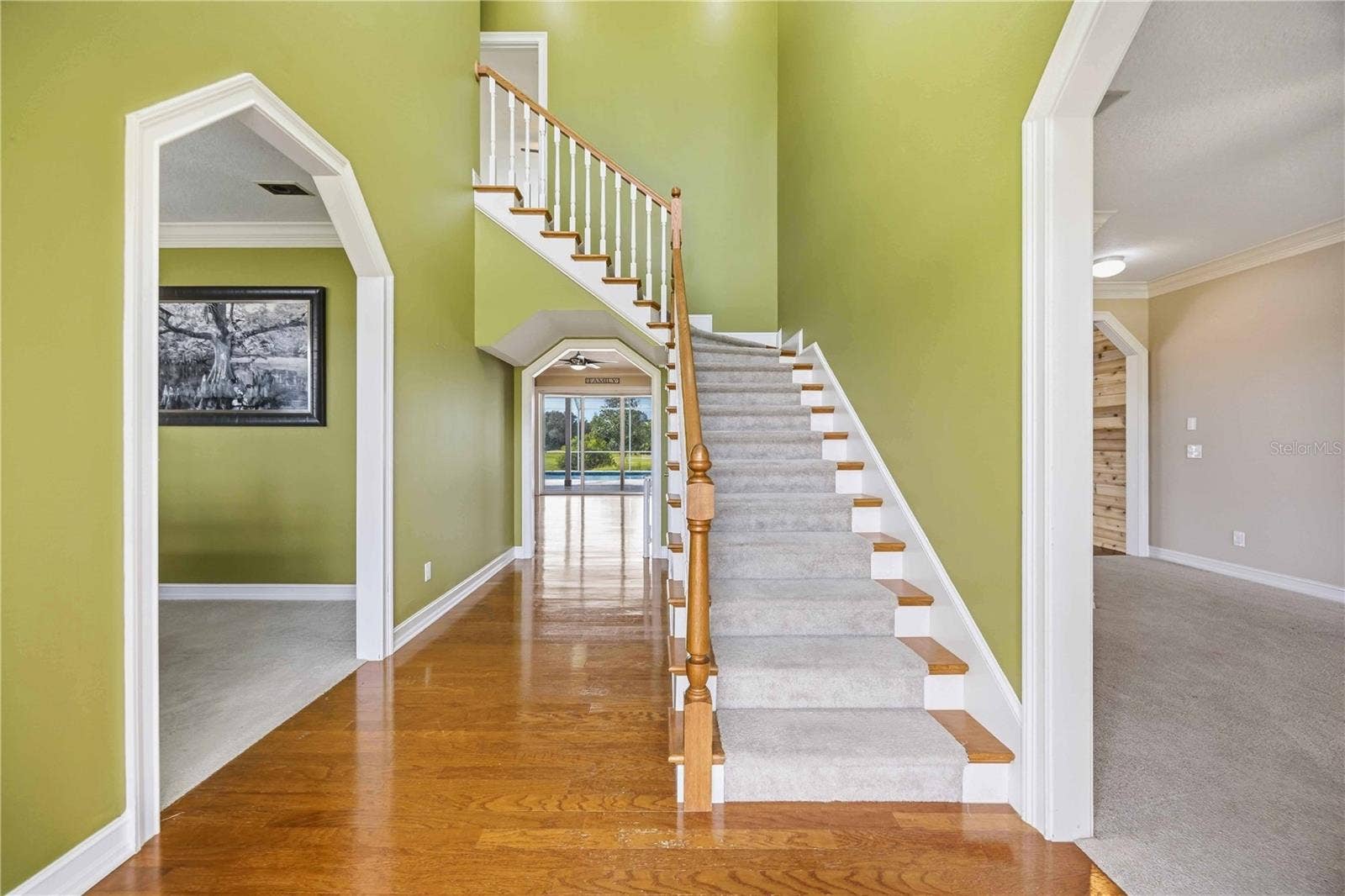 8543 SW AVIARY ROAD, Arcadia, FL 34269 Entry with 20-foot ceilings