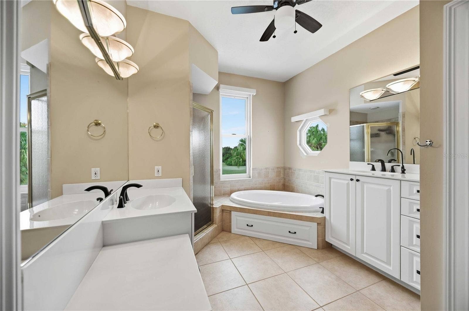 8543 SW AVIARY ROAD, Arcadia, FL 34269 Primary bathroom