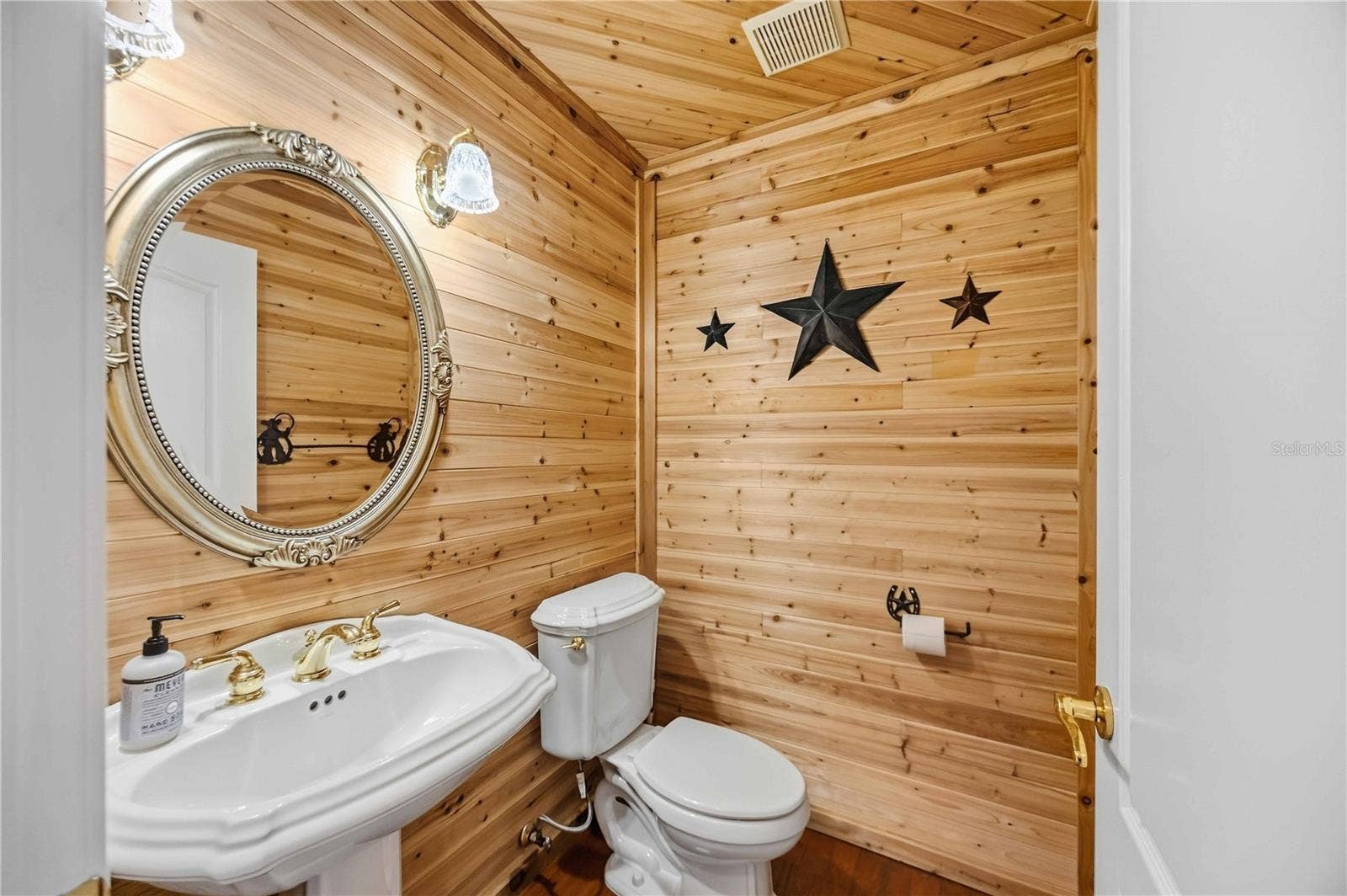 8543 SW AVIARY ROAD, Arcadia, FL 34269 Half bathroom