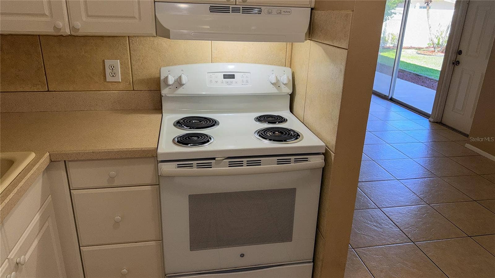 2920 CLARK ROAD, #102, Sarasota, FL 34231 Kitchen